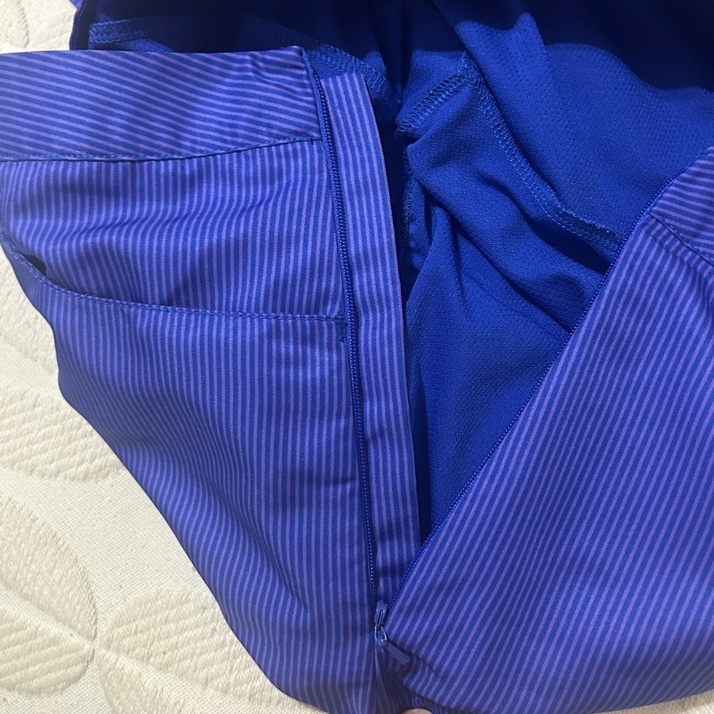 Adidas size 12 athletic golf skirt with front pleats, pockets, side zip. Stripes - Picture 8 of 15